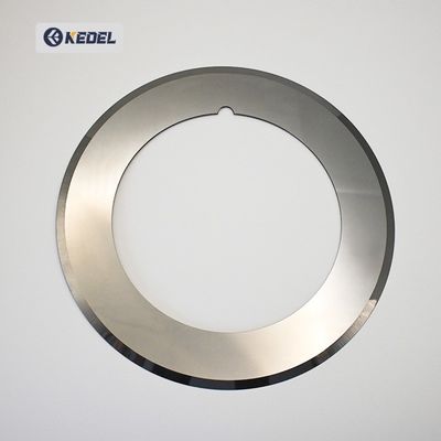 Faca circular de corte com ranhuras de posicionamento para corte de pilas de baterias