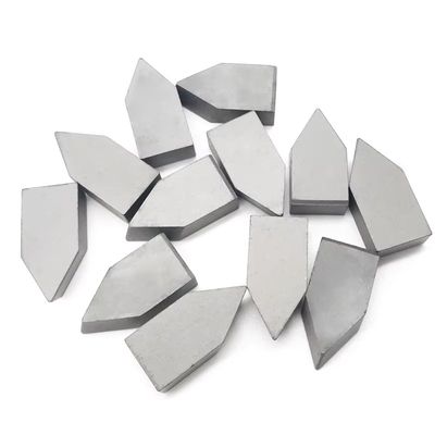 Pontos de solda de carburo de tungstênio personalizados com liga YG6 YG6X YG8 para fabricação de ferramentas